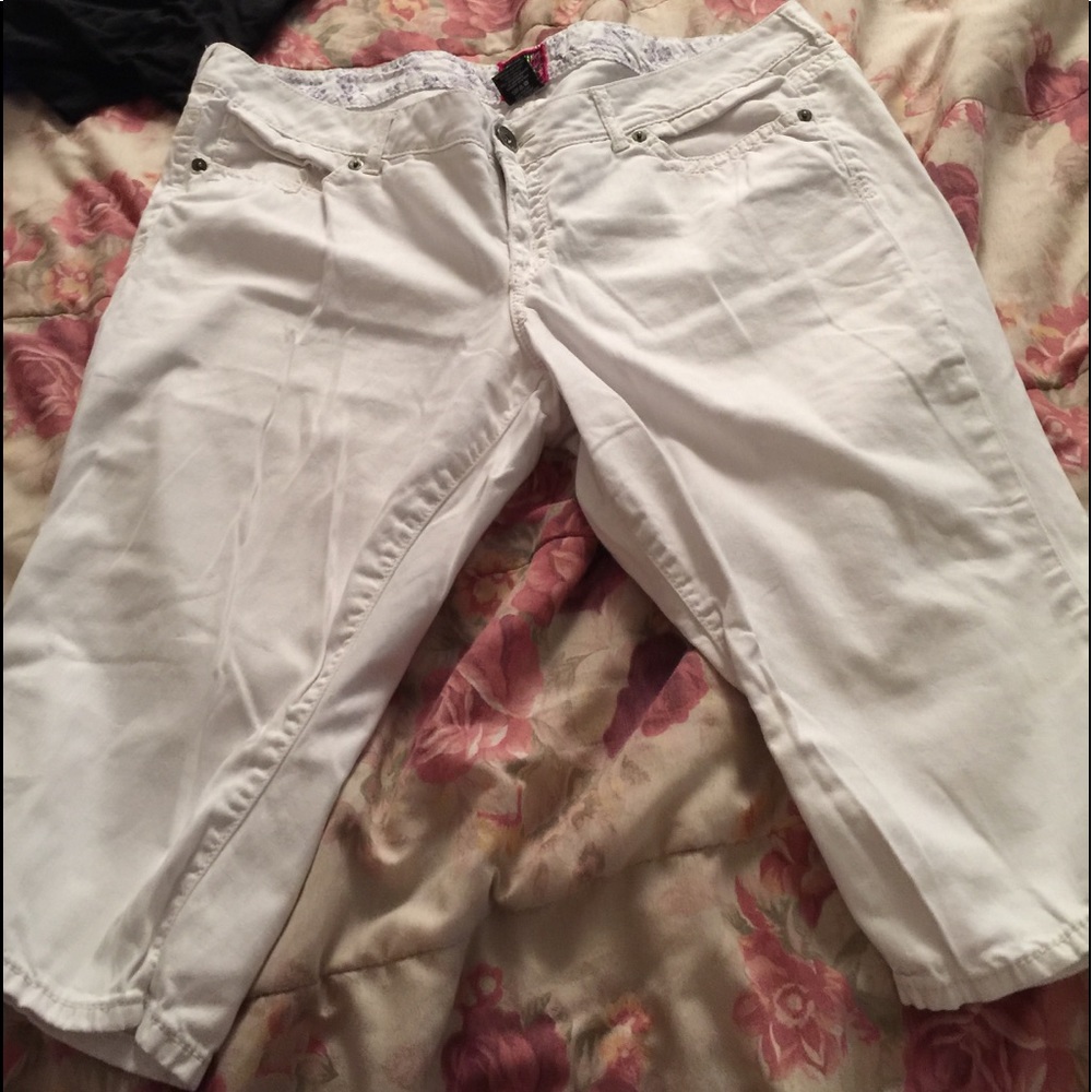 torrid white capri